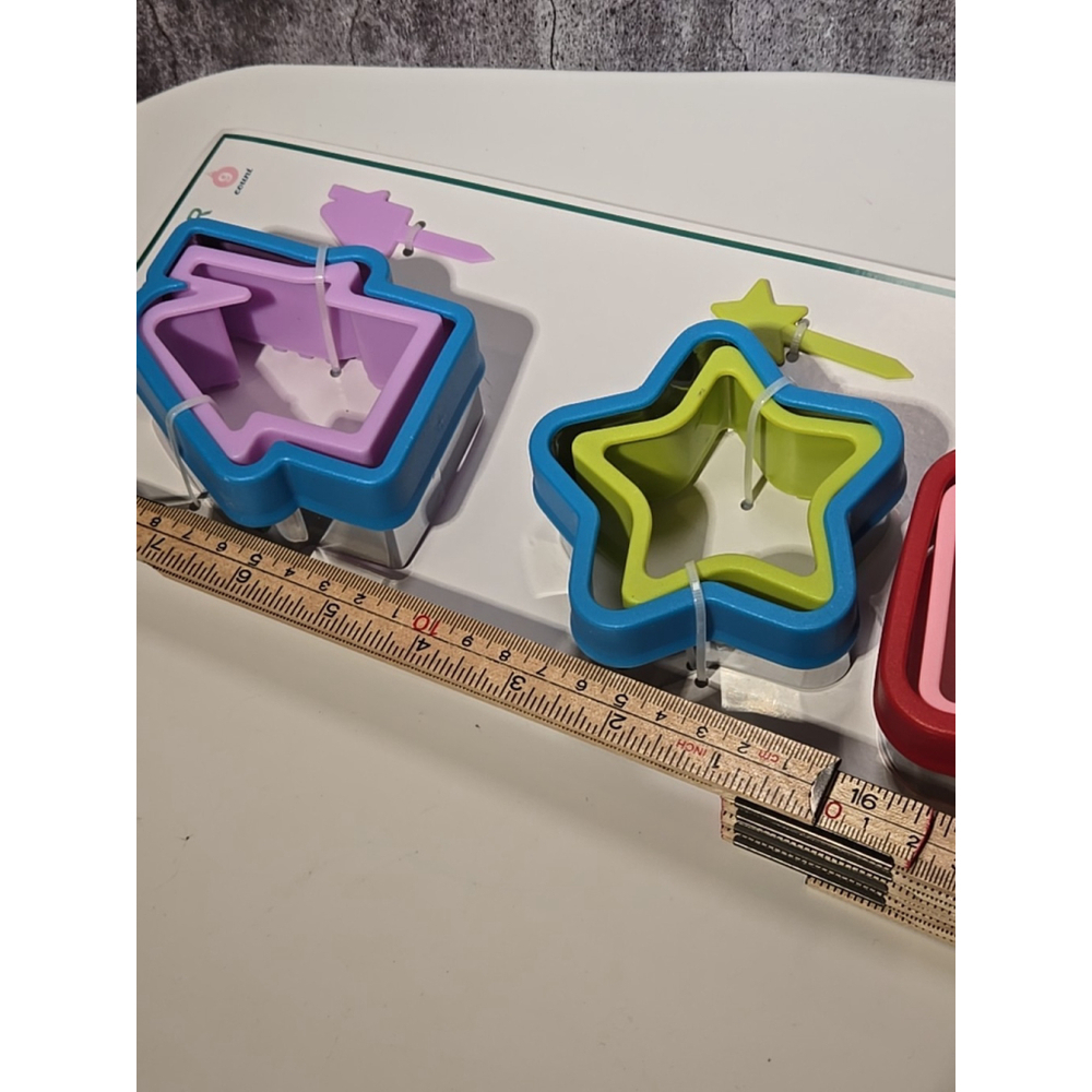 Target Bullseye Sandwich Cutter Set of 9 Pieces w/Home, Star & Square (160) - Picture 2 of 3